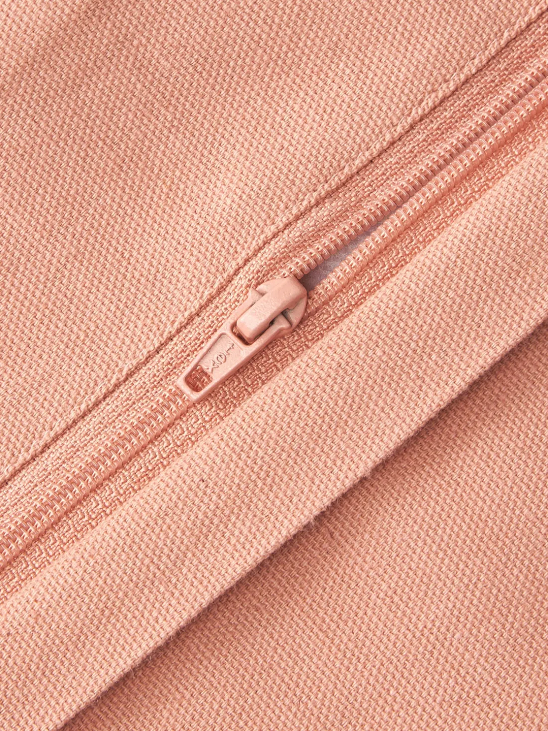 Funda de cojín artesanal con mechones en bucle Soma