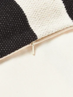 Funda de cojín artesanal con motivos geométricos Asta