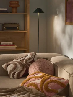 Funda de cojín artesanal con tejido capitoné Jiri