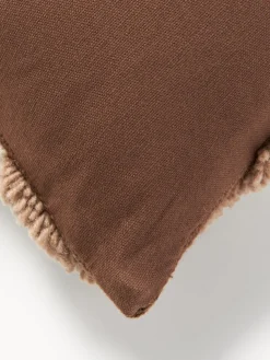 Funda de cojín artesanal con tejido capitoné Jiri