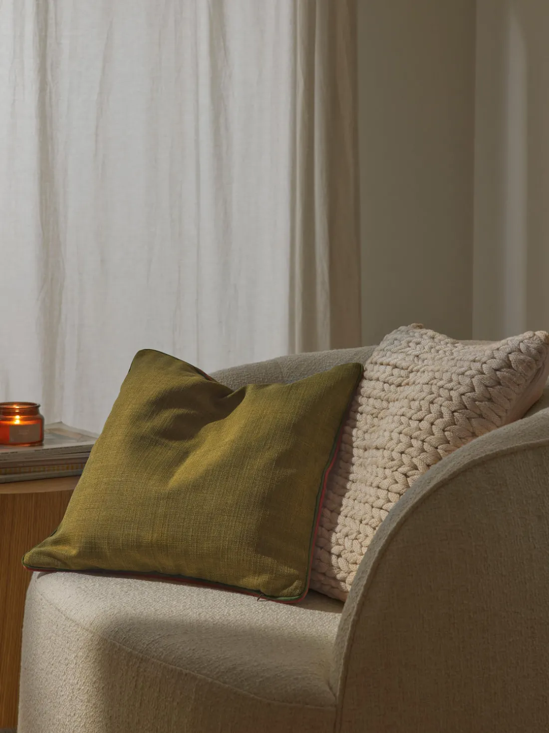 Funda de cojín artesanal de punto grueso Adyna