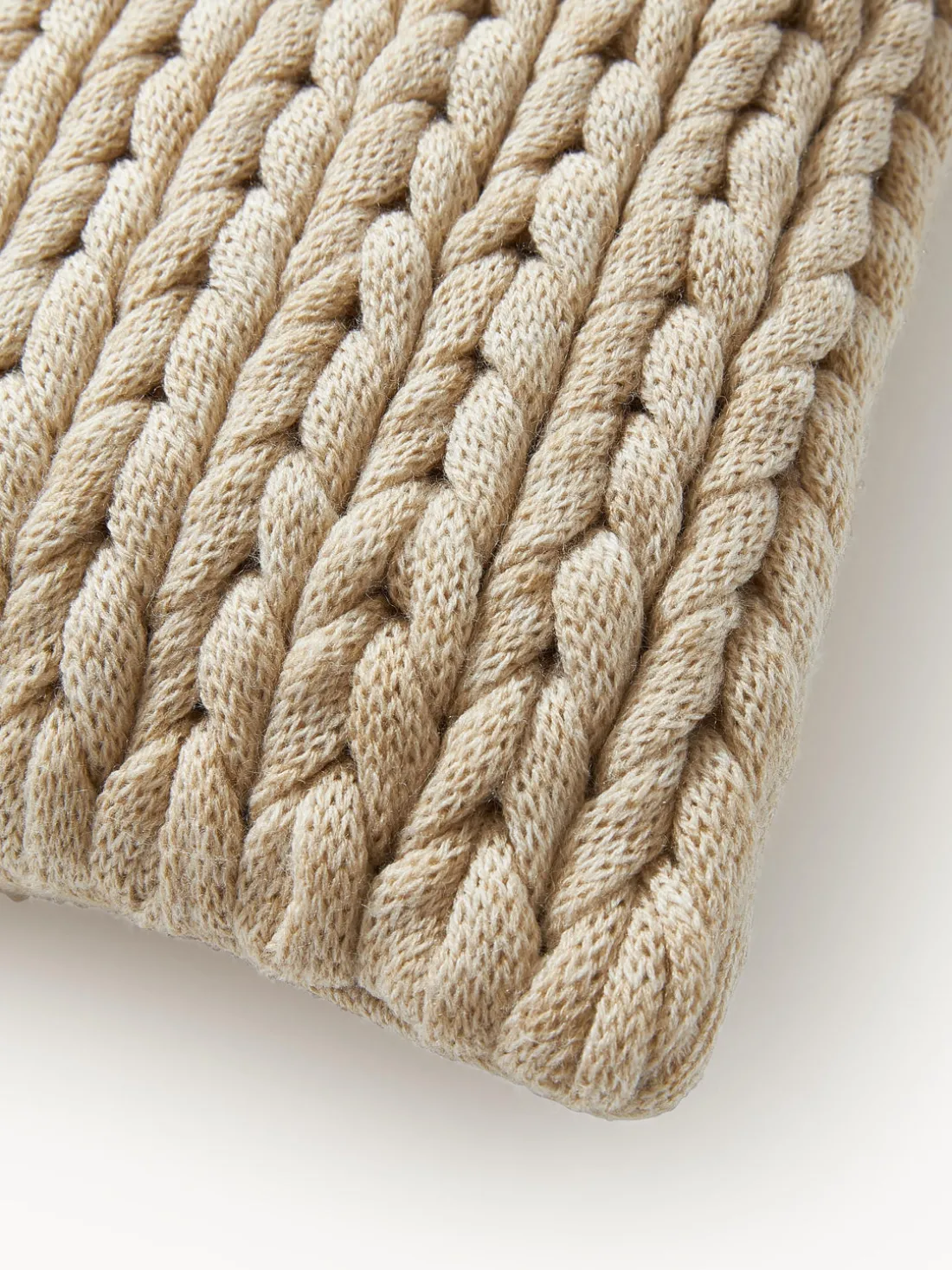 Funda de cojín artesanal de punto grueso Adyna