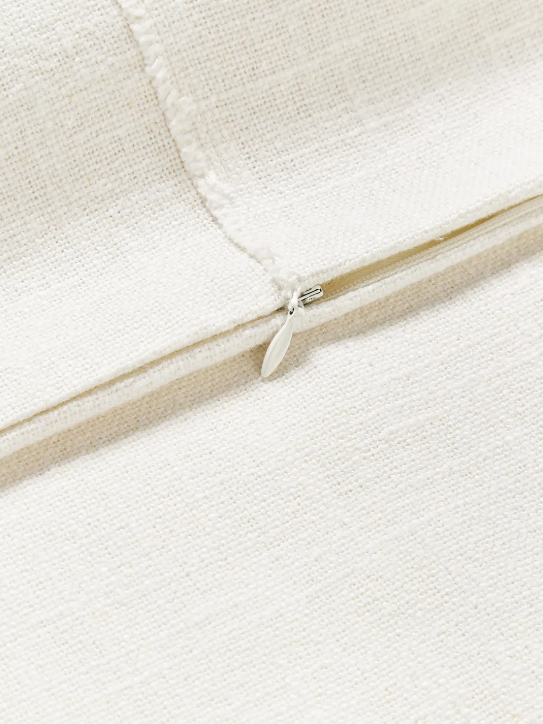 Funda de cojín artesanal de algodón con costuras decorativas Terre