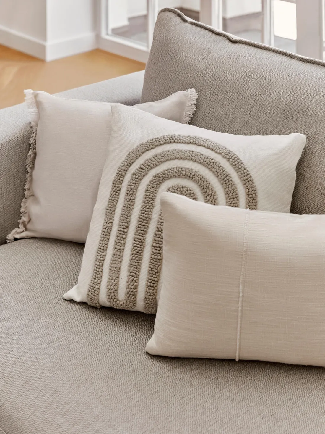 Funda de cojín artesanal de algodón con costuras decorativas Terre