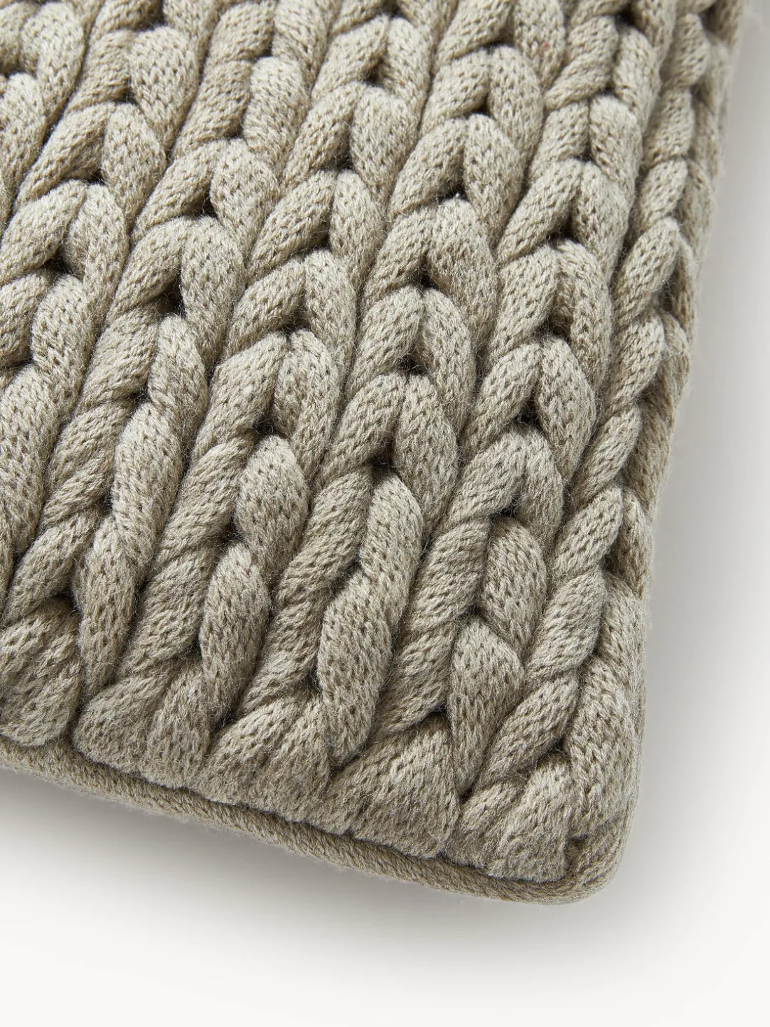 Funda de cojín artesanal de punto grueso Adyna