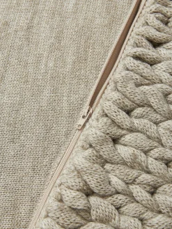 Funda de cojín artesanal de punto grueso Adyna