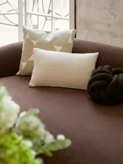 Funda de cojín artesanal de algodón con costuras decorativas Terre