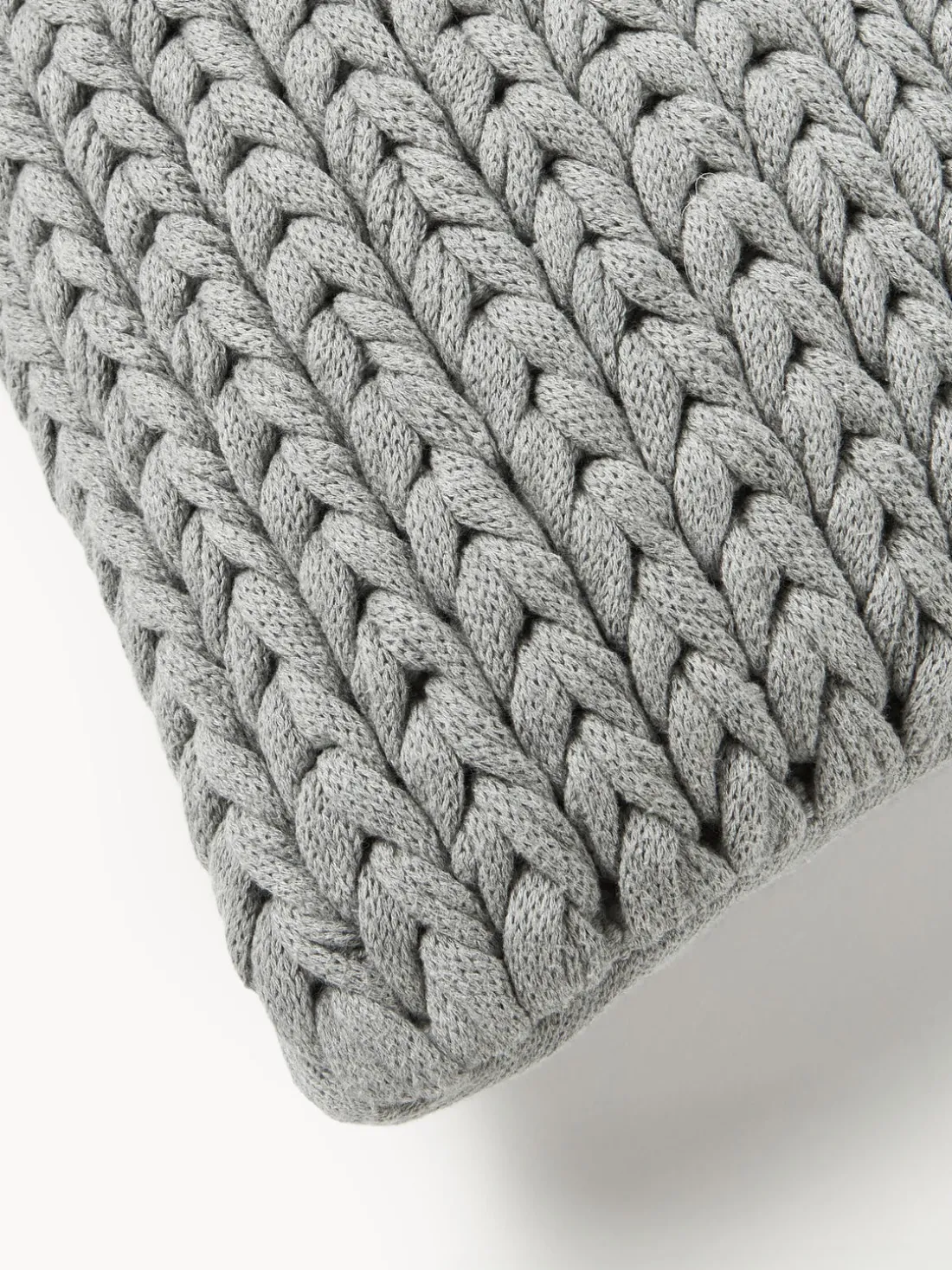 Funda de cojín artesanal de punto grueso Adyna