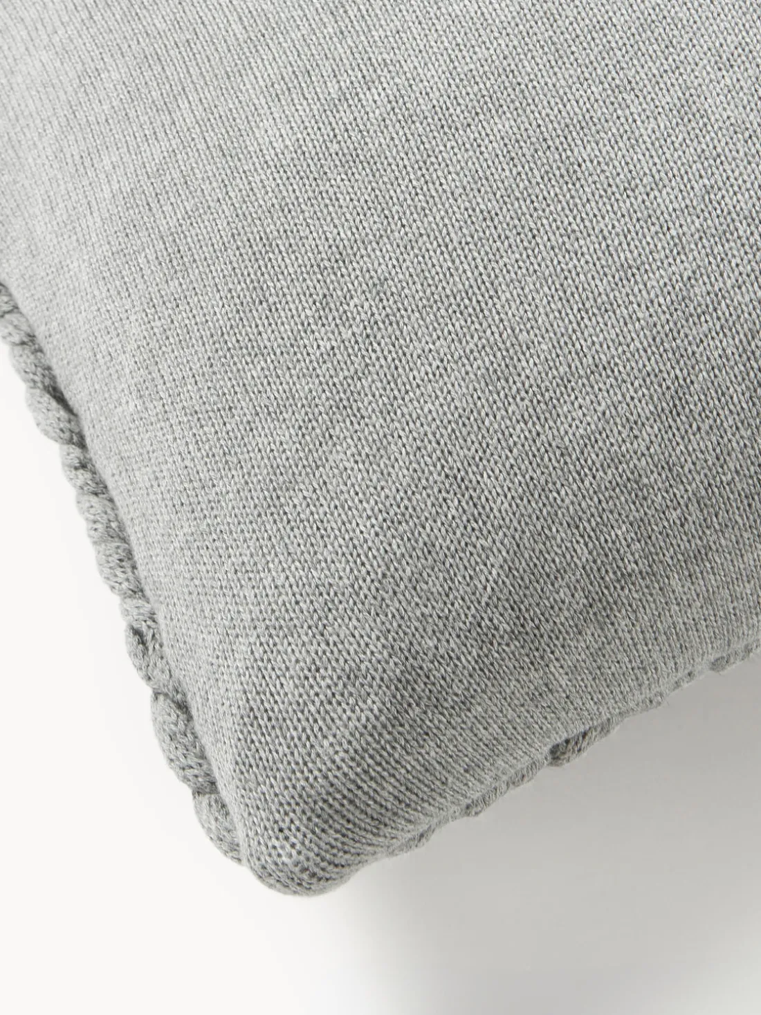 Funda de cojín artesanal de punto grueso Adyna