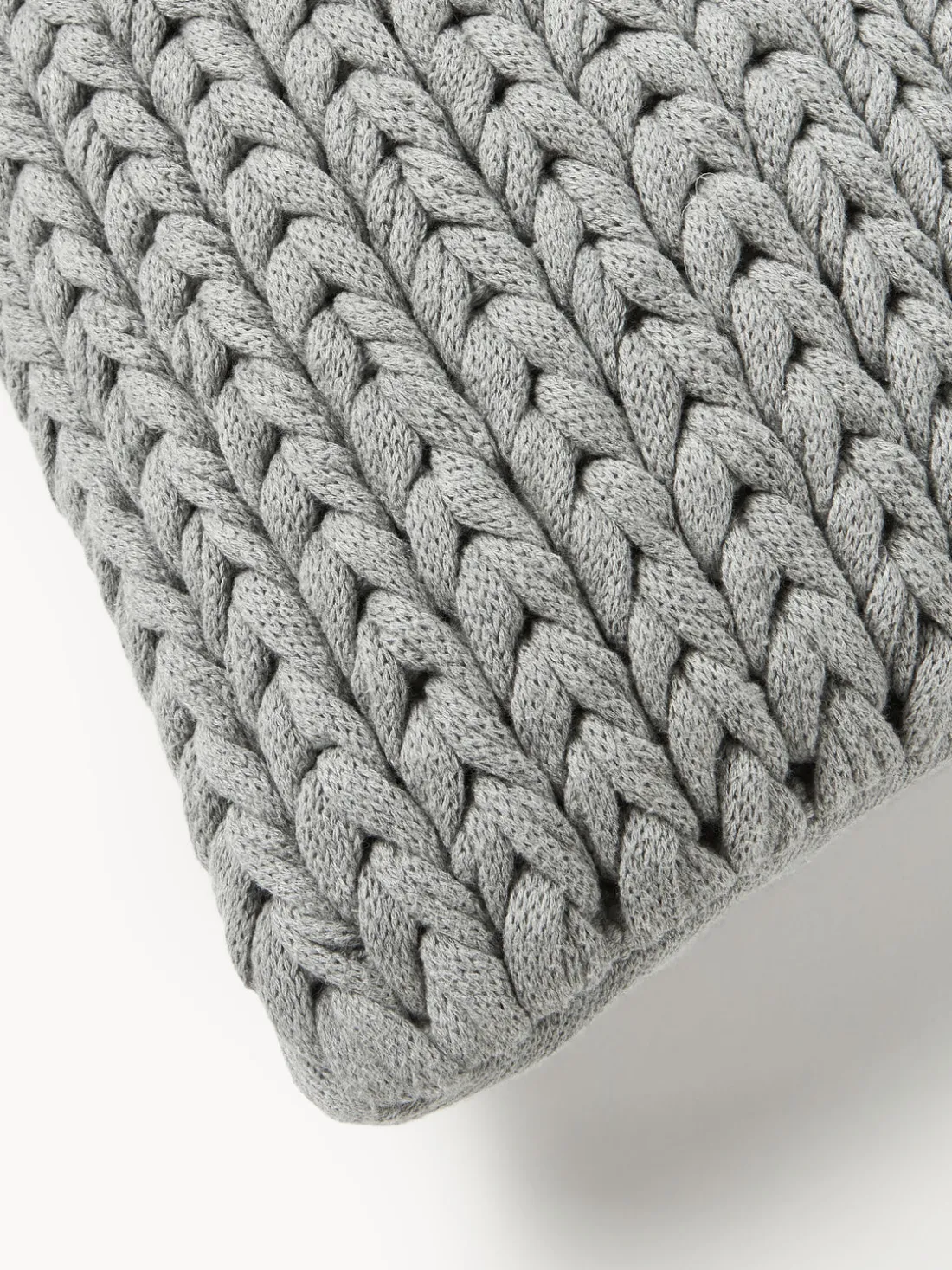 Funda de cojín artesanal de punto grueso Adyna