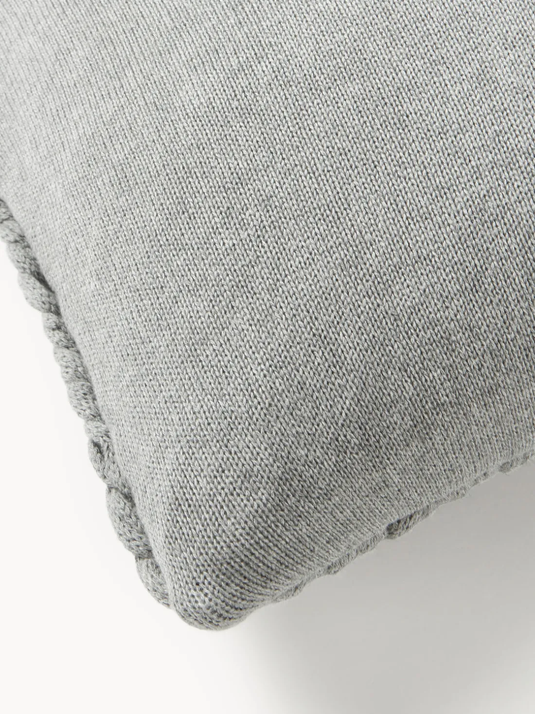 Funda de cojín artesanal de punto grueso Adyna