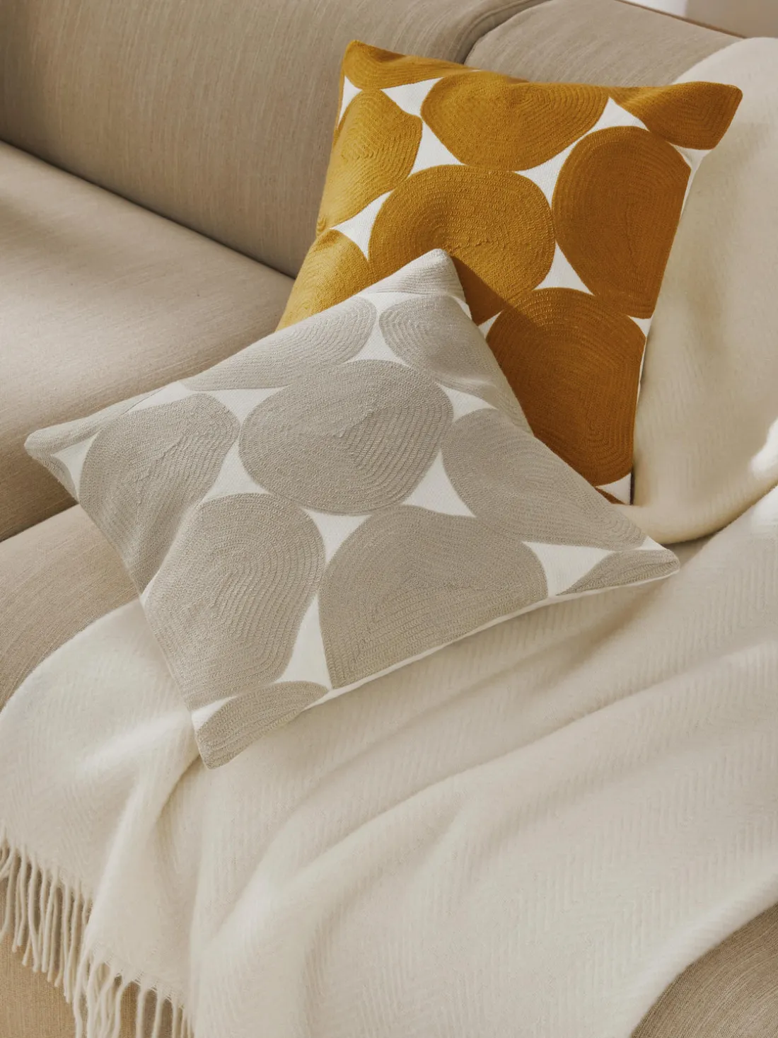 Funda de cojín bordada de algodón Bardia