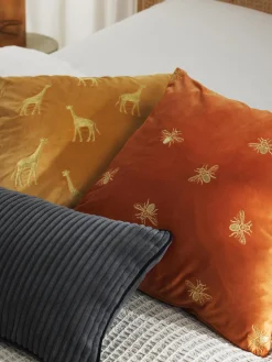 Funda de cojín bordada de terciopelo Nora