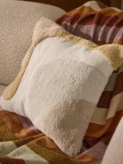 Funda de cojín capitoné con mechones decorativos Malu