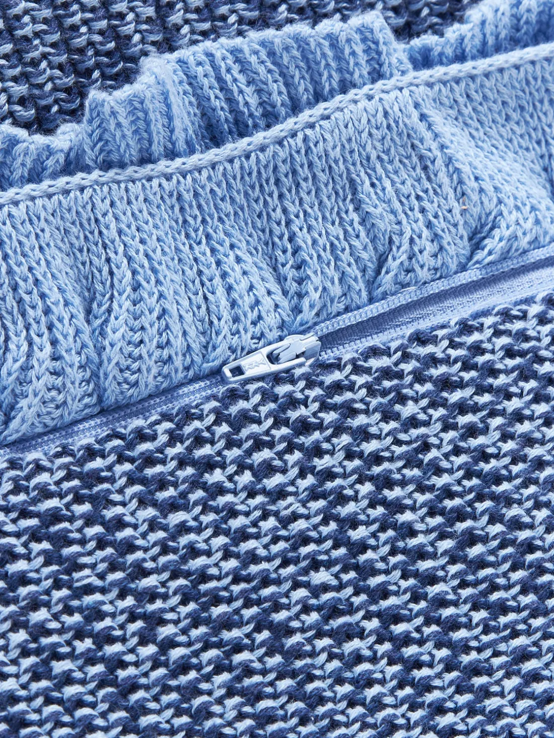 Funda de cojín de punto con volantes Pansy