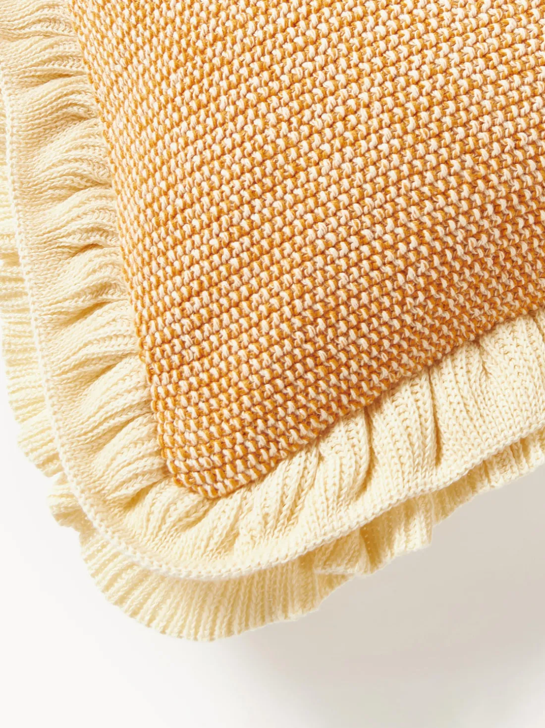 Funda de cojín de punto con volantes Pansy