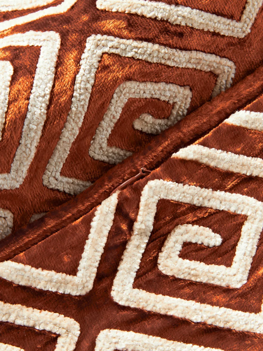 Funda de cojín de terciopelo con bordado de chenilla Solenne