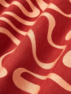 Funda de cojín para exterior con estampado de ondas bordadas Shanti