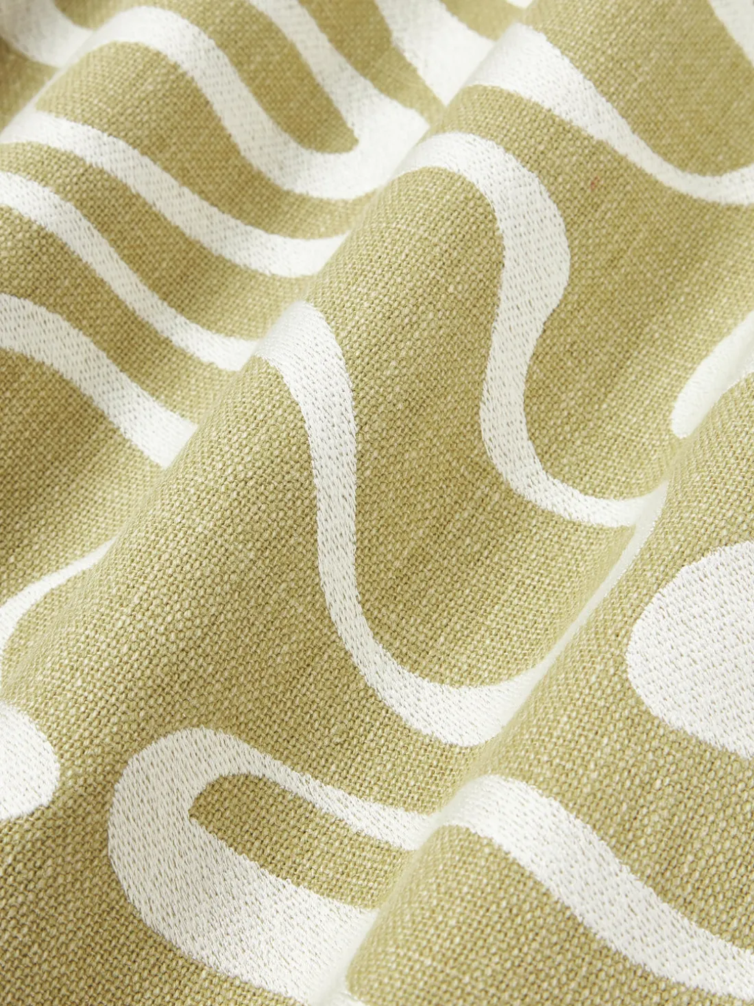 Funda de cojín para exterior con estampado de ondas bordadas Shanti