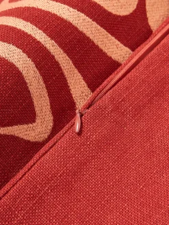 Funda de cojín para exterior con estampado de ondas bordadas Shanti