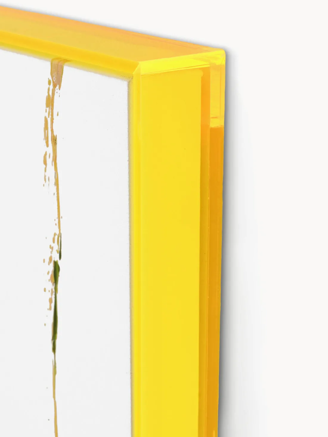 Impresión sobre lienzo acabada a mano enmarcada Confidential Yellow