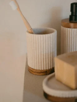 Jabonera con madera Laura