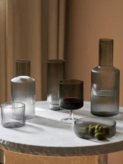 Jarra de agua soplada con relieves Ripple, 1 L