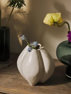 Jarrón pequeño de gres Frida, 19 cm