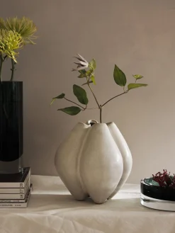 Jarrón pequeño de gres Frida, 19 cm