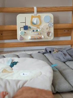 Juguete de actividades de madera de haya Woodland