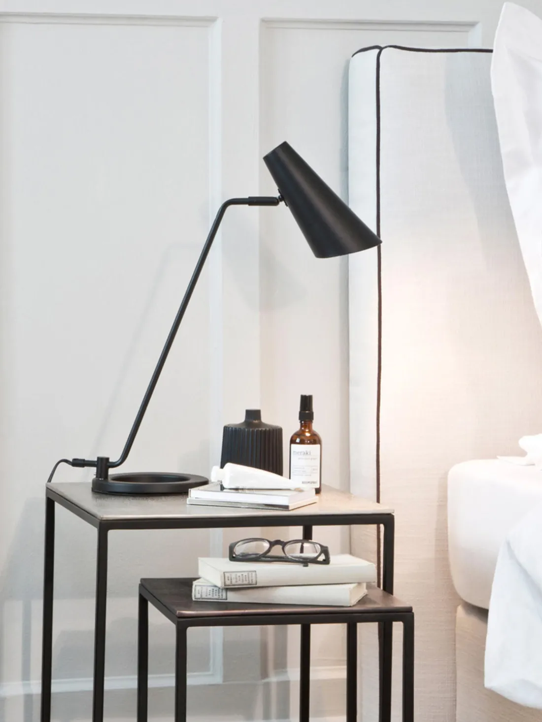 Lámpara de escritorio grande de metal Cal