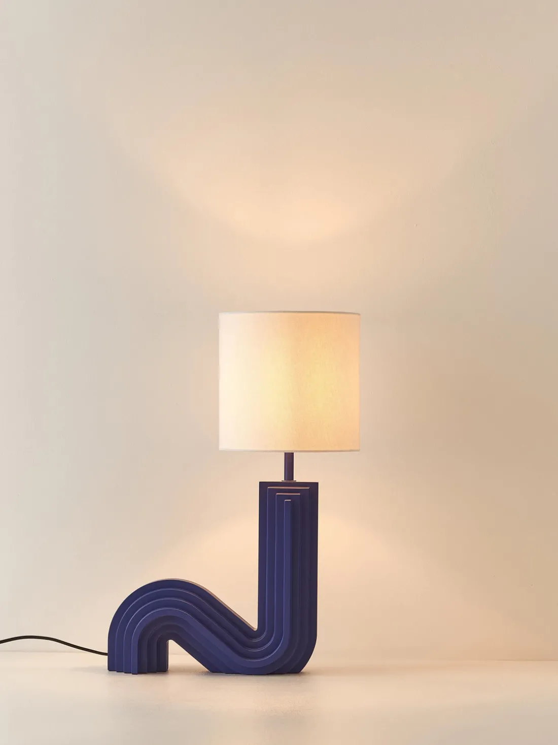 Lámpara de mesa de diseño Luomo