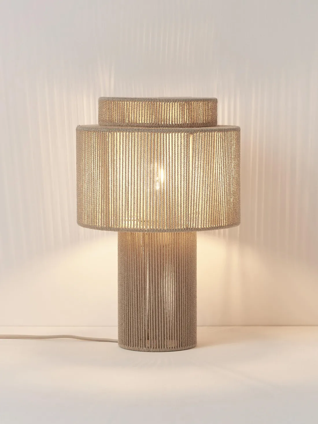 Lámpara de mesa de lino Lace