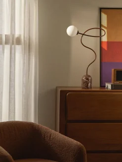 Lámpara de mesa de mármol Alina