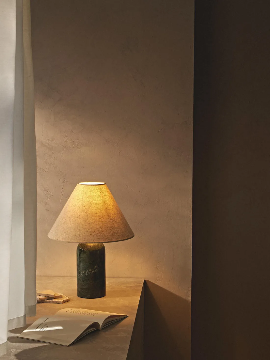 Lámpara de mesa de mármol Gia