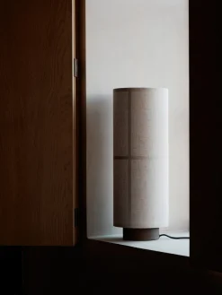 Lámpara de mesa grande artesanal de lino Hashira