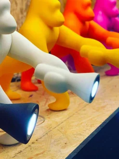 Lámpara de mesa LED con pantalla ajustable Kong