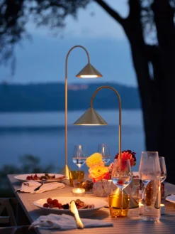 Lámpara de mesa LED para exterior regulable Grasp, pórtatil