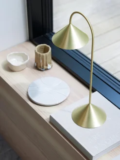 Lámpara de mesa LED para exterior regulable Grasp, pórtatil