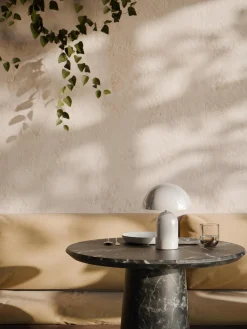 Lámpara de mesa LED pequeña regulable Walter, portátil