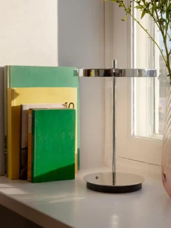 Lámpara de mesa LED pequeña regulable Asteria