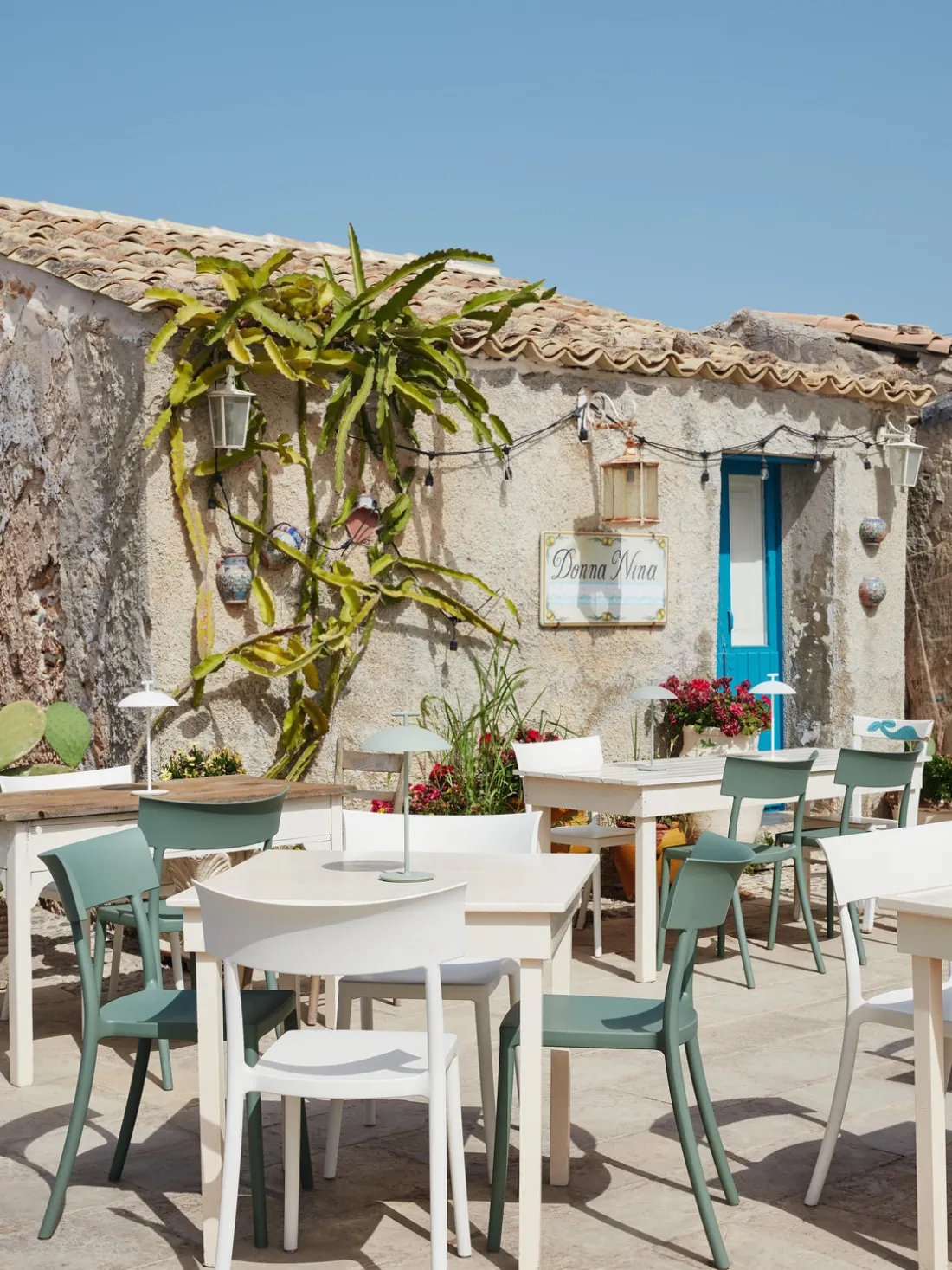 Lámpara de mesa LED regulable Mini Geen-a, portátil