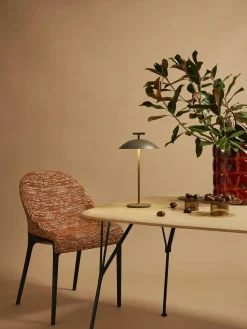 Lámpara de mesa LED regulable Mini Geen-a, portátil