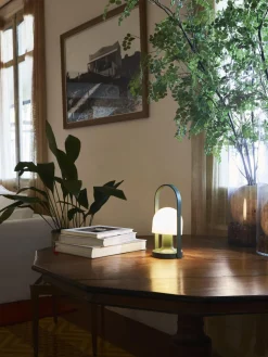 Lámpara de mesa LED regulable Followme, con pantalla orientable