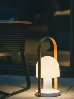 Lámpara de mesa LED regulable Followme Plus, con pantalla orientable