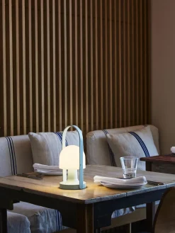 Lámpara de mesa LED regulable Followme, con pantalla orientable