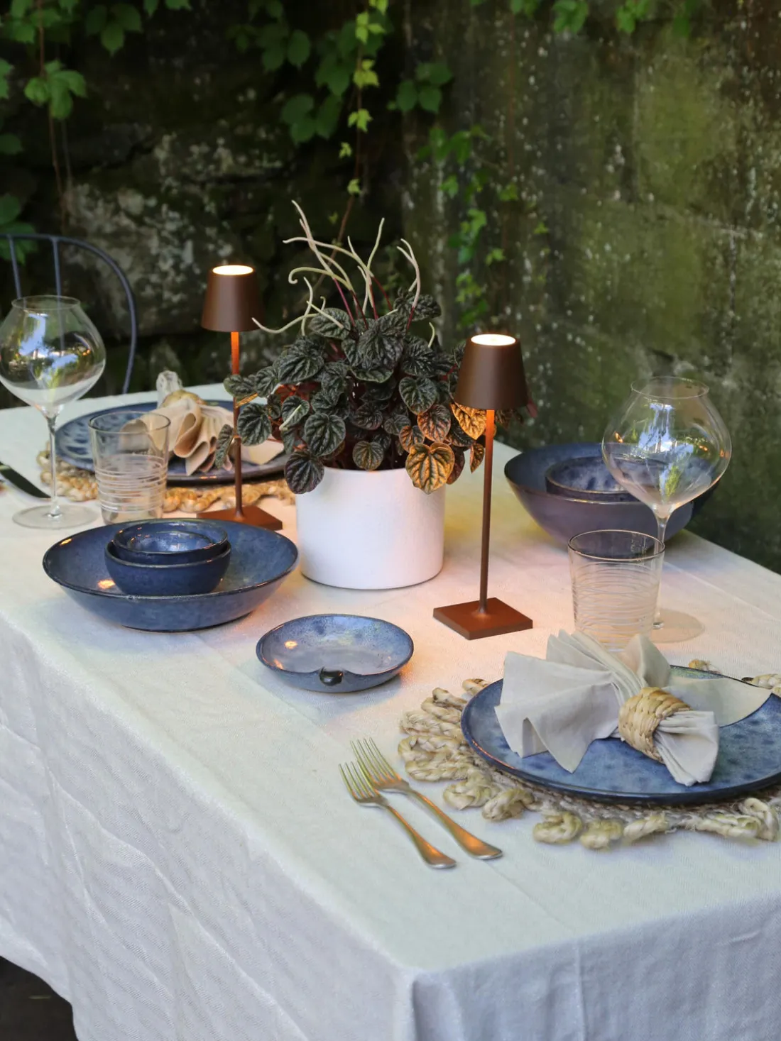 Lámpara de mesa LED regulable Poldina, portátil