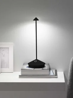 Lámpara de mesa LED regulable pequeña Pina Pro, portátil