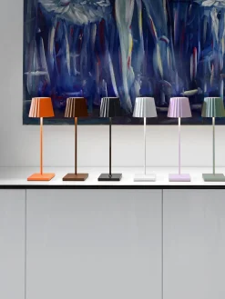 Lámpara de mesa para exterior LED regulable Trellia, portátil