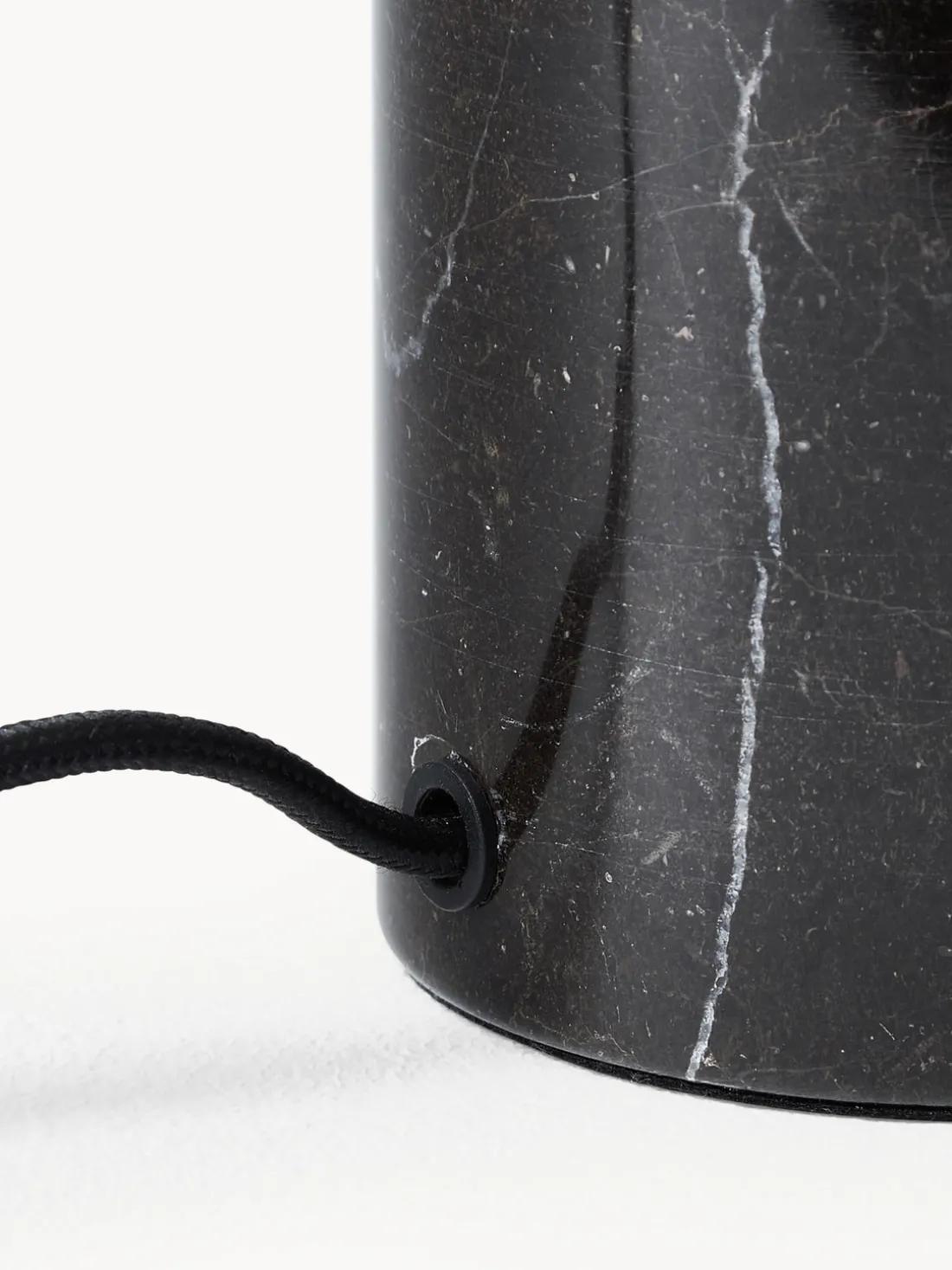 Lámpara de mesa pequeña de mármol Alma